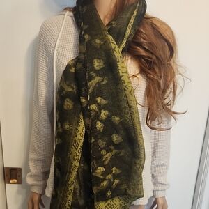 Elegant Green Patterned Scarf